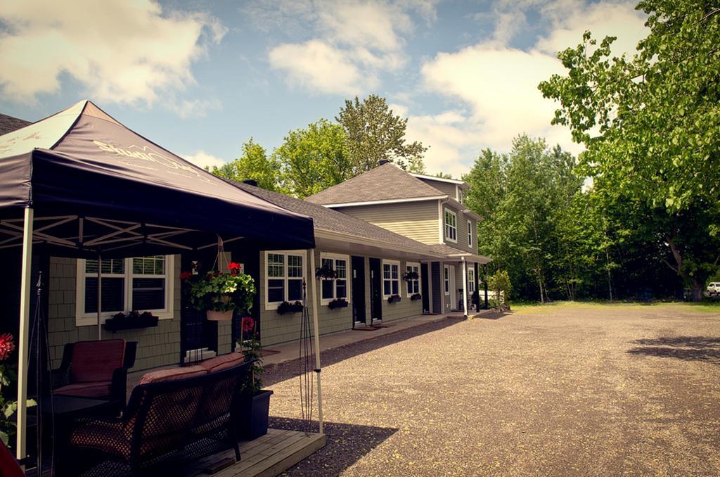Studiotel Bromont Exteriör bild